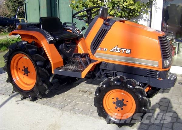Kubota ASTE A-17 4wd الجرارات