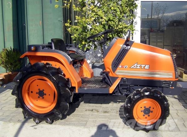 Kubota ASTE A-17 4wd الجرارات