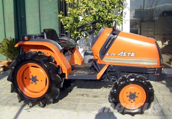 Kubota ASTE A-17 4wd الجرارات