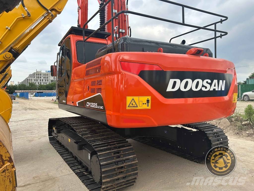 Doosan DX225LC-9c Kāpurķēžu ekskavatori