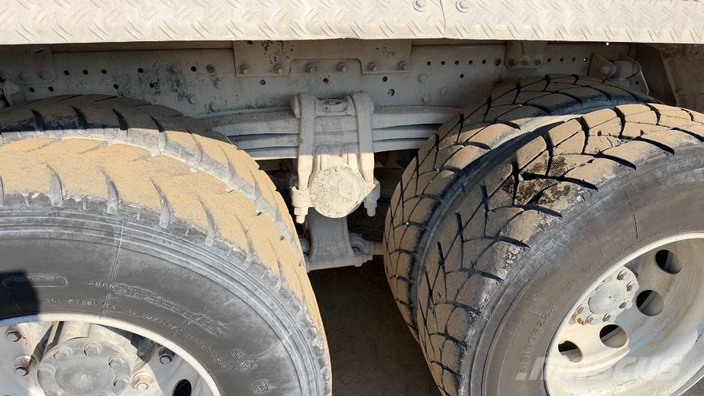 Mercedes-Benz AXOR 3240 8X4 MIXER - LIEBHERR 9m3 Avtomešalci za beton