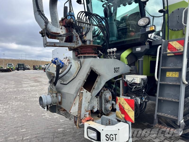 CLAAS XERION 3800 SADDLE TRAC + SGT Aufbau Трактори