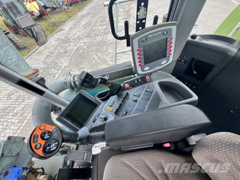 CLAAS XERION 3800 SADDLE TRAC + SGT Aufbau Трактори