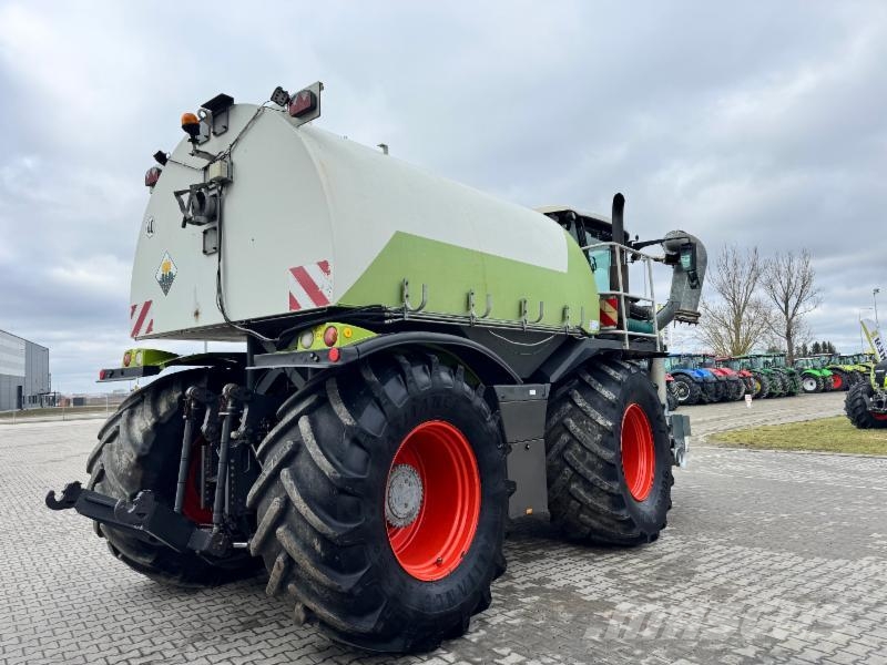 CLAAS XERION 3800 SADDLE TRAC + SGT Aufbau Трактори