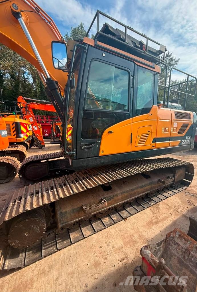Hyundai HX 220 L Rupsgraafmachines