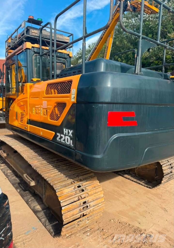 Hyundai HX 220 L Rupsgraafmachines