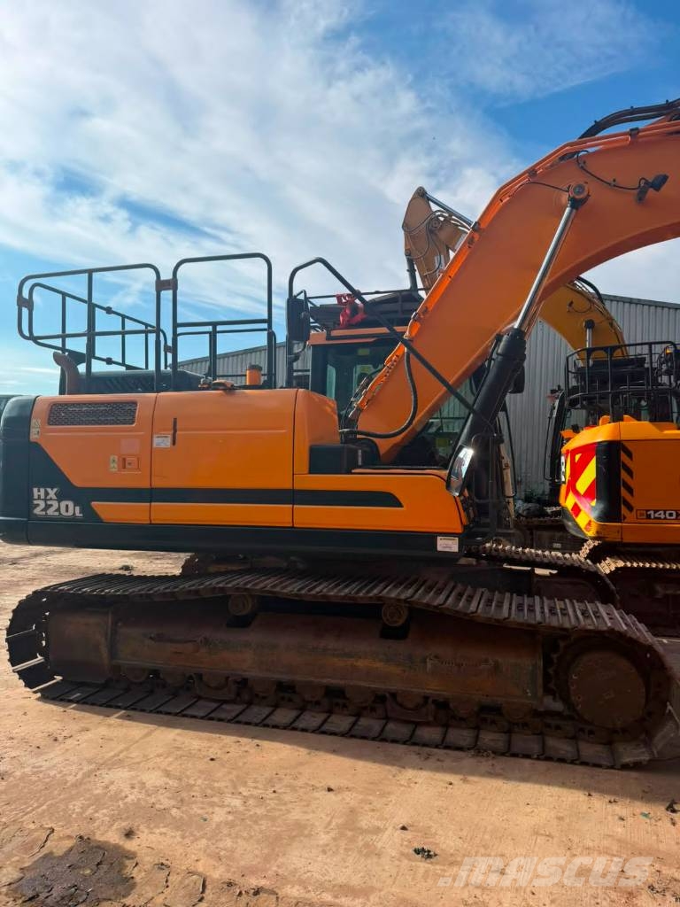Hyundai HX 220 L Rupsgraafmachines