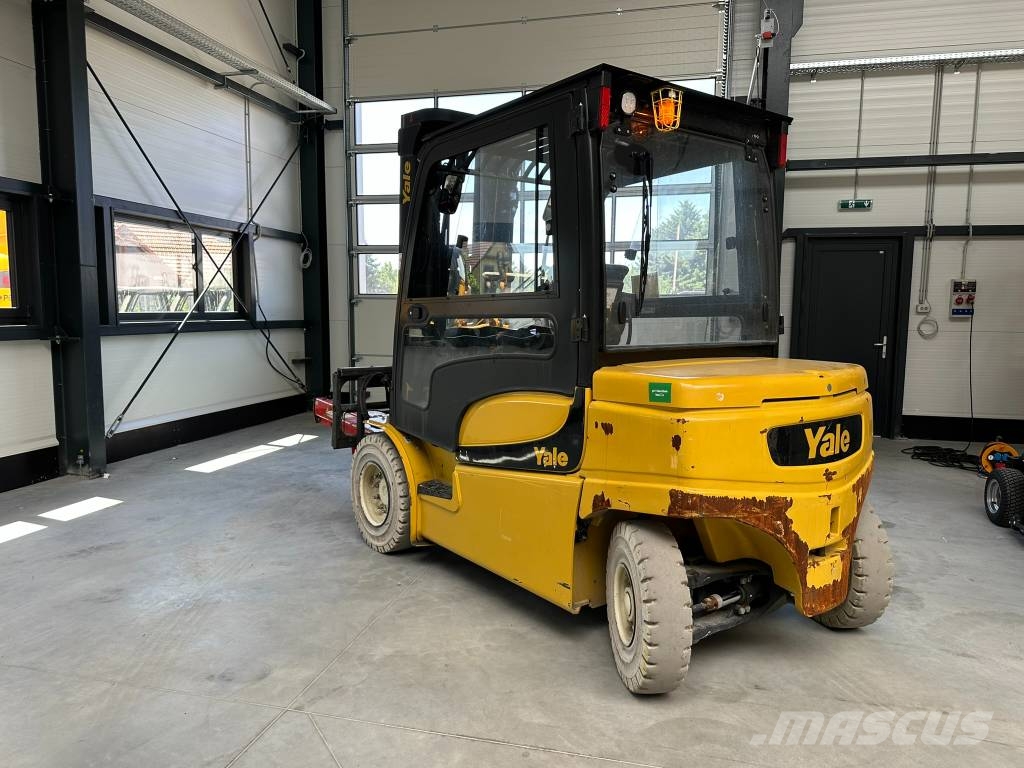 Yale ERP50VME شاحنات ذات رافعات شوكية تعمل بالكهرباء