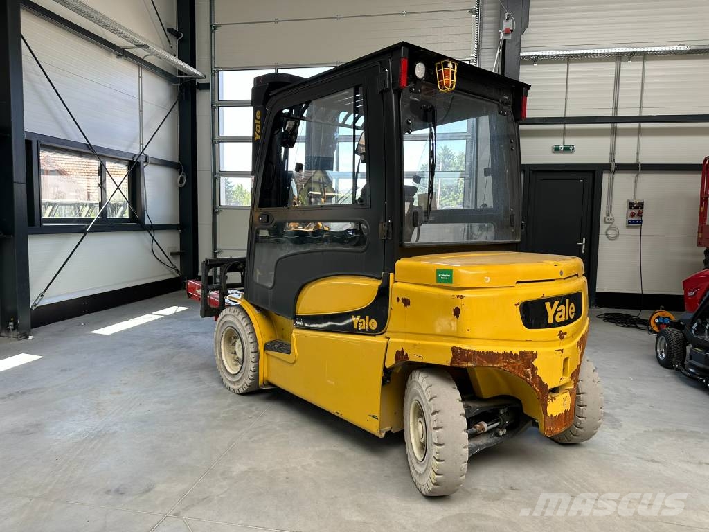 Yale ERP50VME شاحنات ذات رافعات شوكية تعمل بالكهرباء