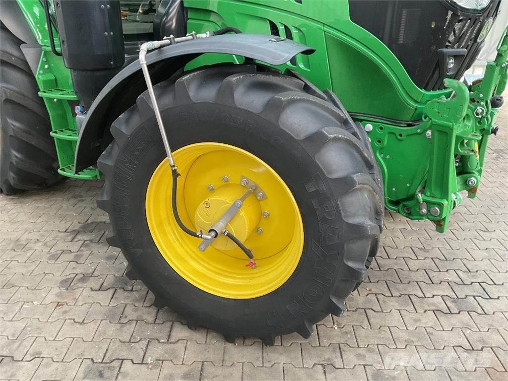 John Deere 6155R 曳引機