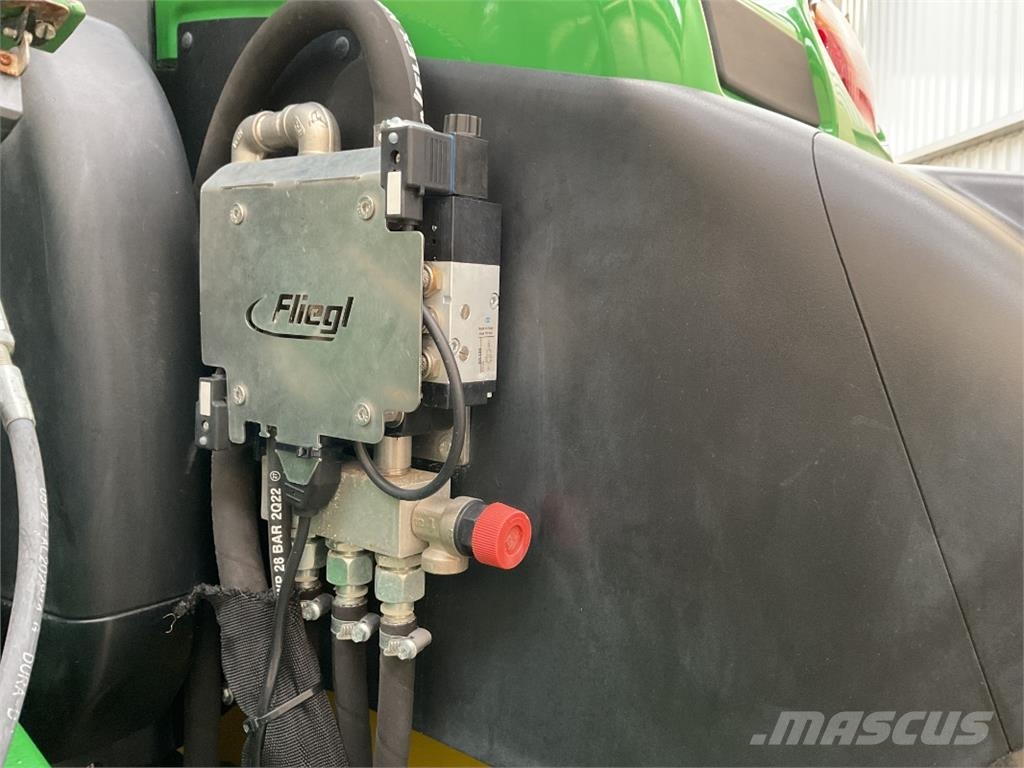John Deere 6155R 曳引機