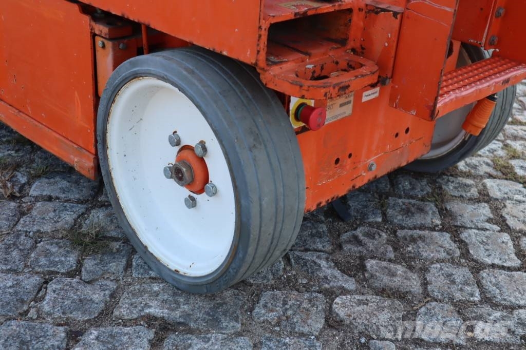 SkyJack SJ III 3220 Škaraste platforme