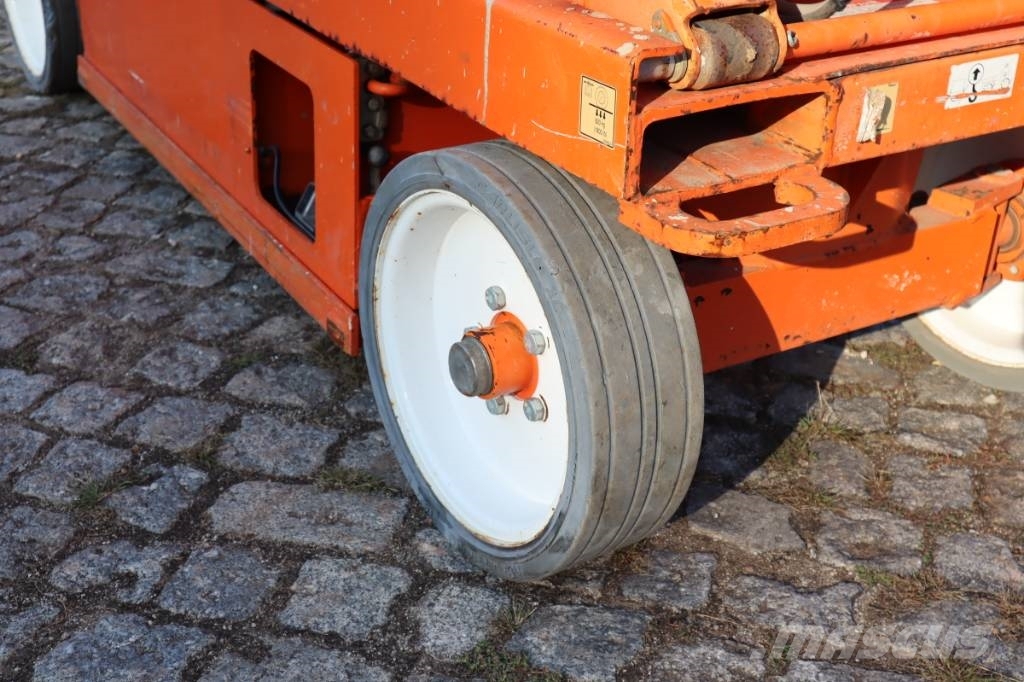 SkyJack SJ III 3220 Škaraste platforme