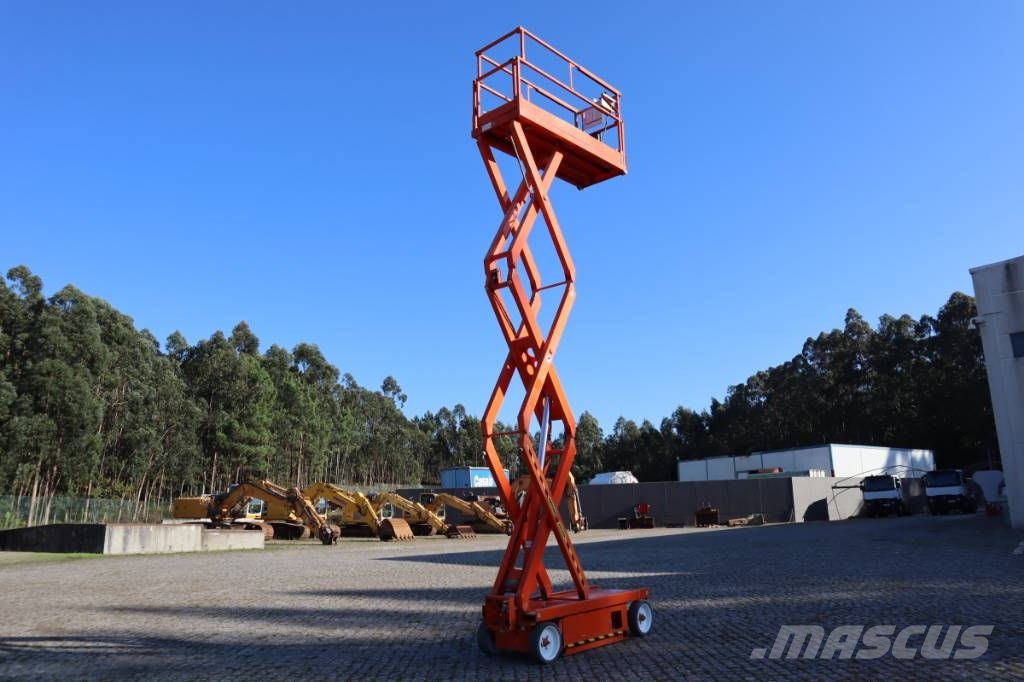 SkyJack SJ III 3220 Škaraste platforme