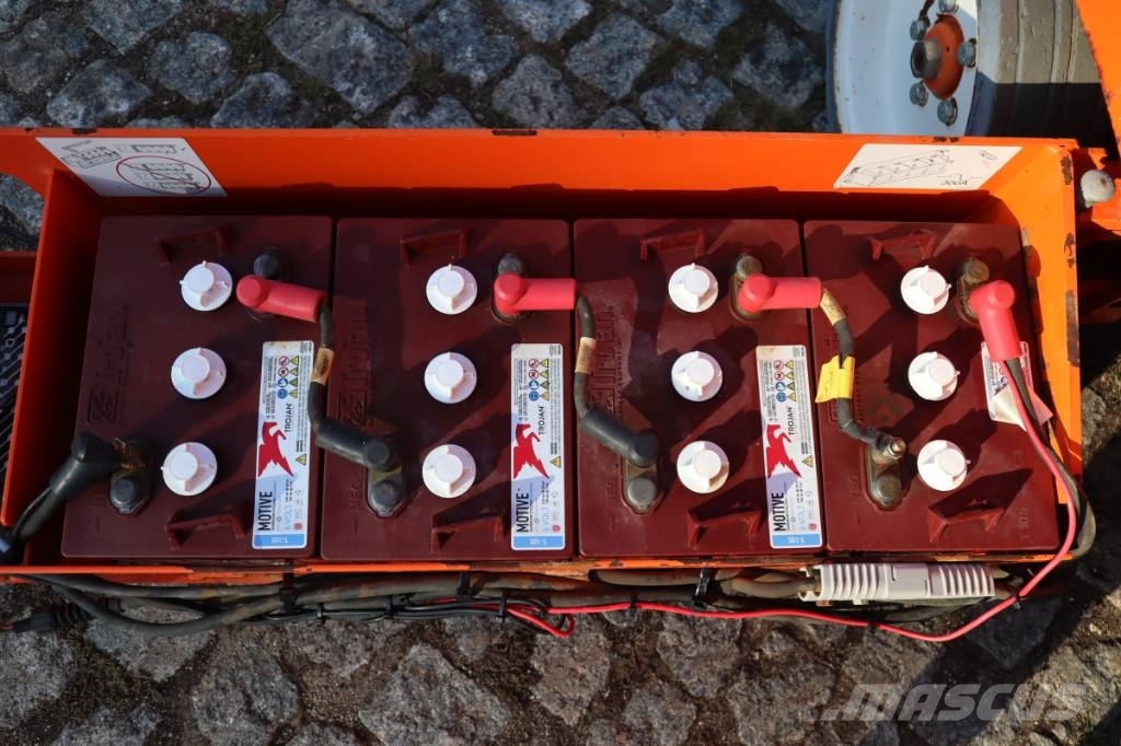 SkyJack SJ III 3220 Škaraste platforme