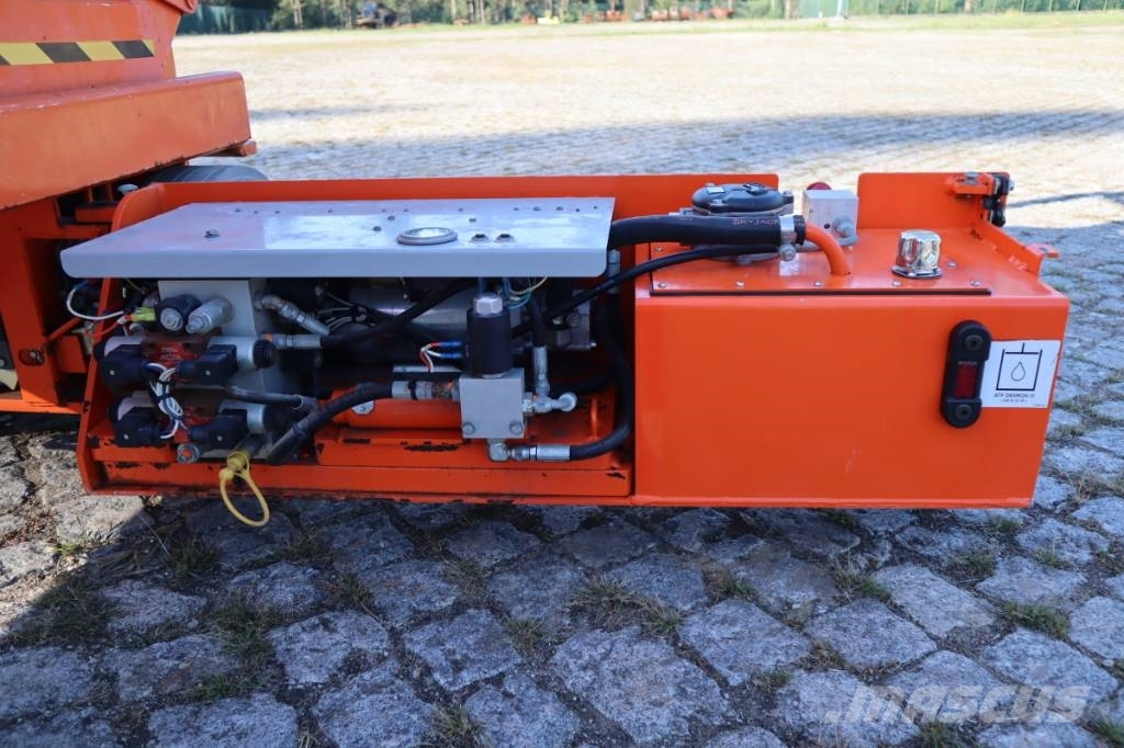 SkyJack SJ III 3220 Škaraste platforme