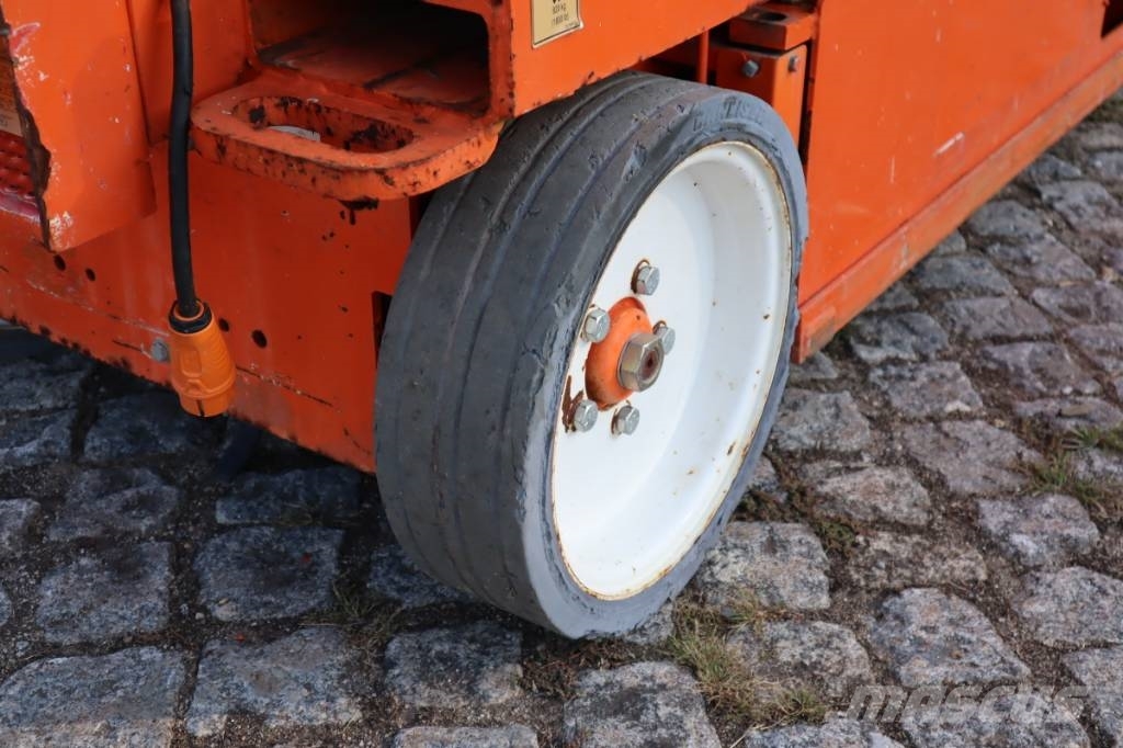 SkyJack SJ III 3220 Škaraste platforme