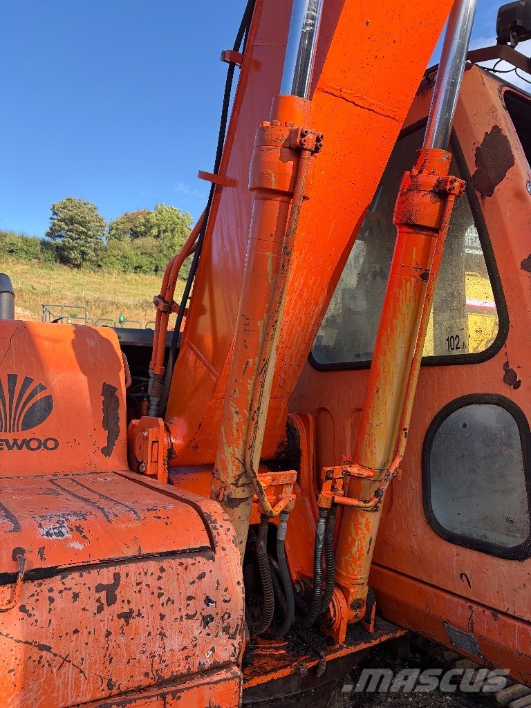 Daewoo Doosan 130 Excavadoras de cadenas