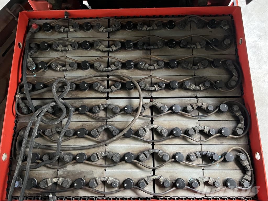 Linde E 25HL-01-600 شاحنات ذات رافعات شوكية تعمل بالكهرباء