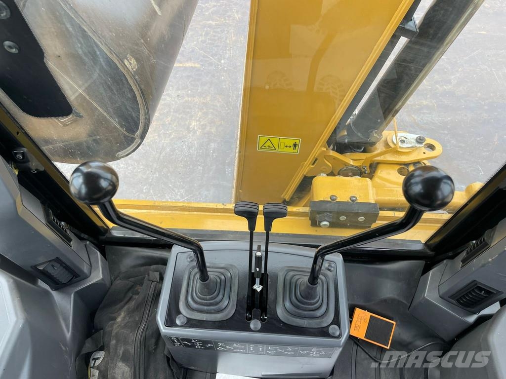 CAT 424 Εκσκαφείς Φορτωτές τύπου JCB