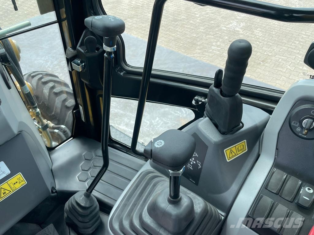 CAT 424 Εκσκαφείς Φορτωτές τύπου JCB
