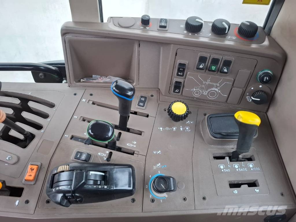 John Deere 6630 الجرارات