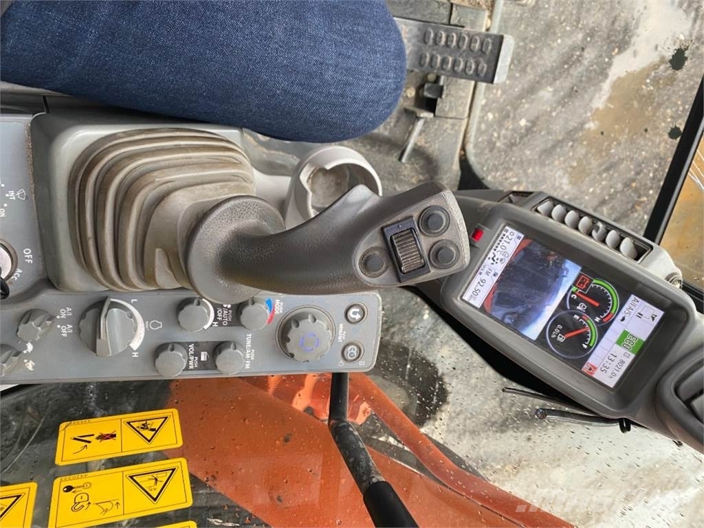 Hitachi ZX 225 US LC-5 B Kāpurķēžu ekskavatori