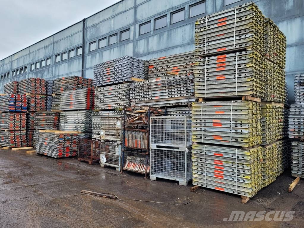 Layher Allround 200m² (3,07m/0,73m) – lot d'occasion Scaffolding equipment