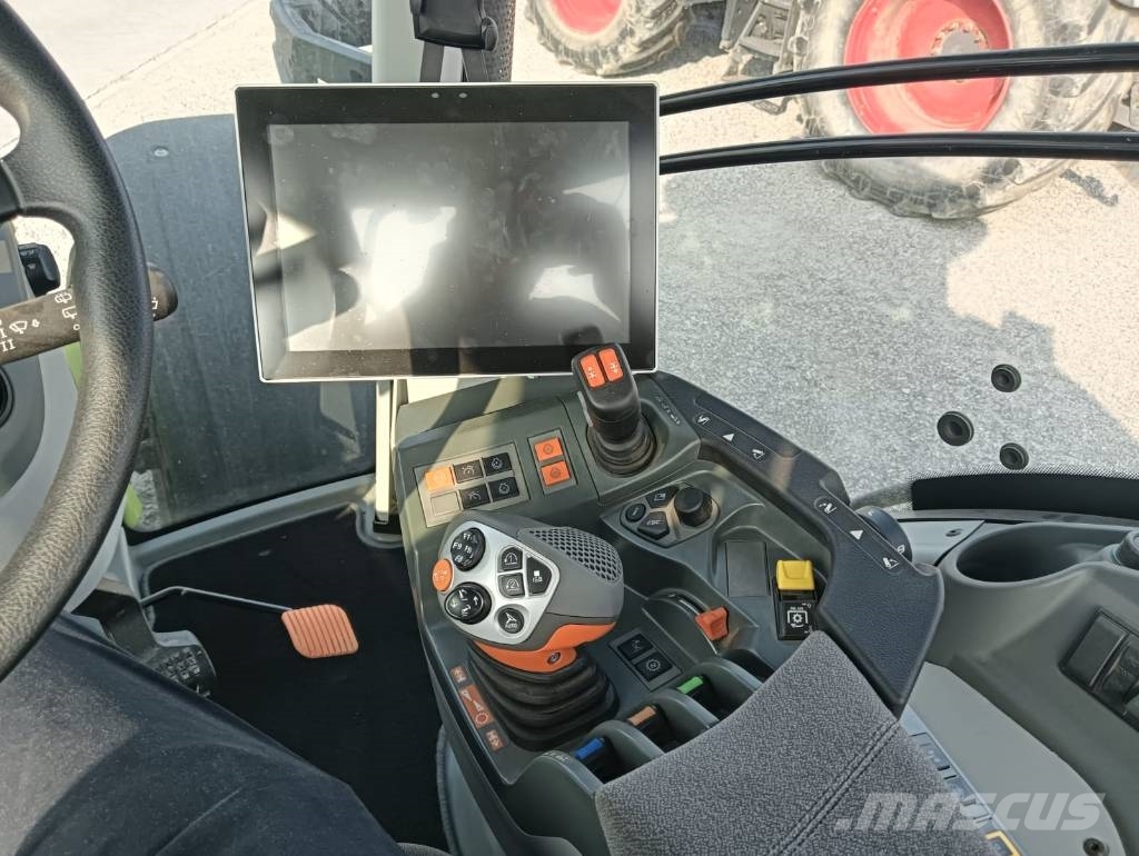 CLAAS Axion 870 Cmatic Traktorok