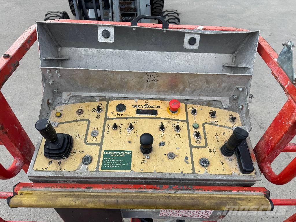 SkyJack SJ 46 Allrad 4x4 Diesel 16 Meter Teleskoparbeitsbü Nacele cu brat telescopic