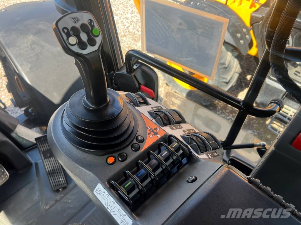 JCB Fastrac 4220 Traktorit