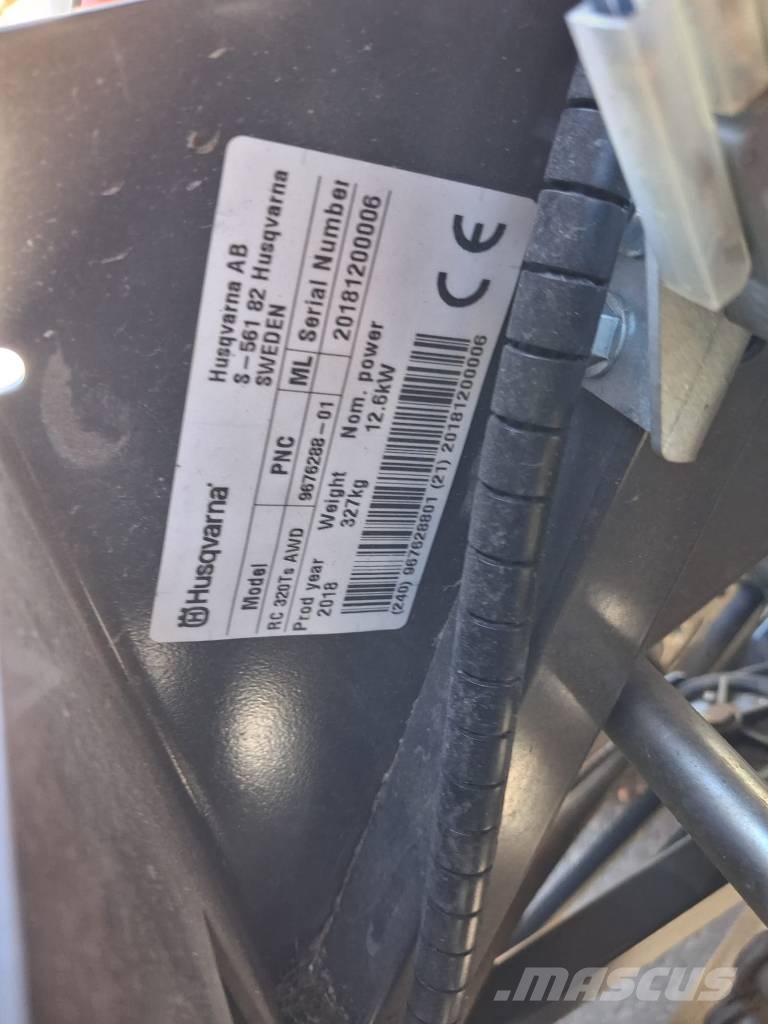 Husqvarna RC320TS AWD ركوب الحشائش