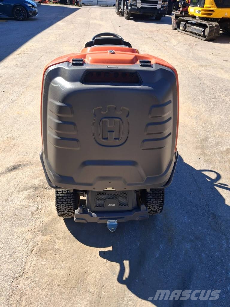 Husqvarna RC320TS AWD ركوب الحشائش