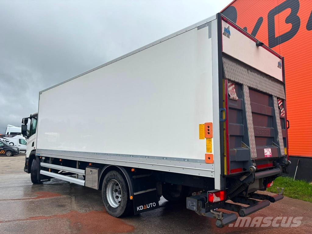 Scania P 220 4x2 BOX L=7593 mm Camiones con caja de remolque