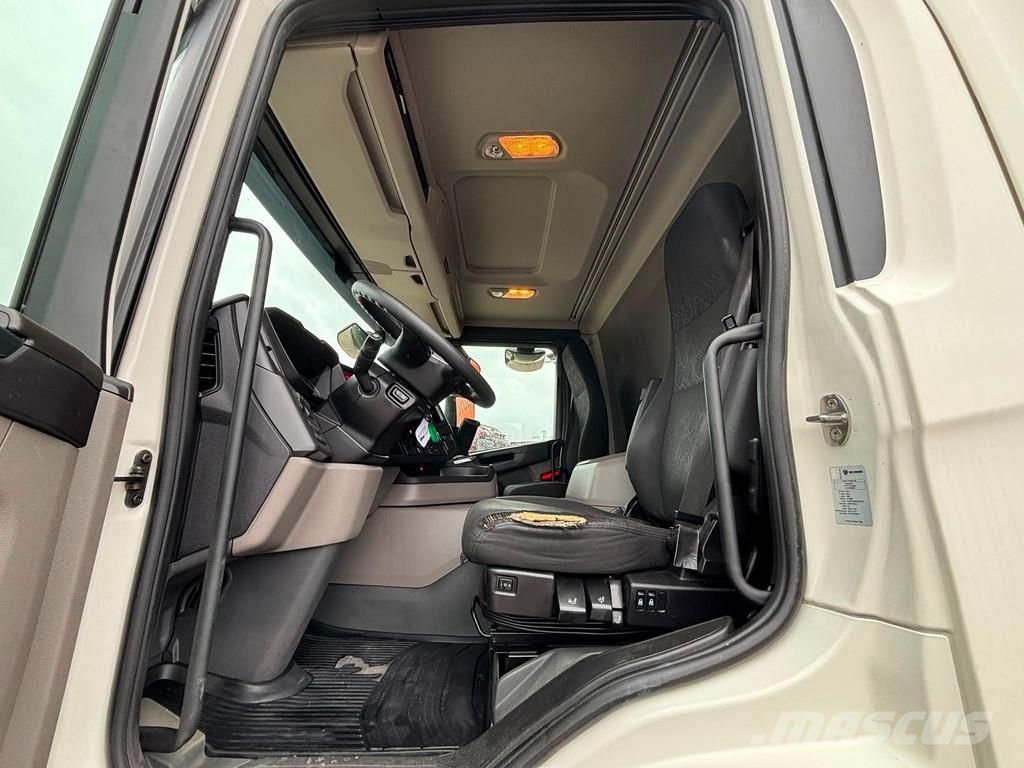 Scania P 220 4x2 BOX L=7593 mm Camiones con caja de remolque