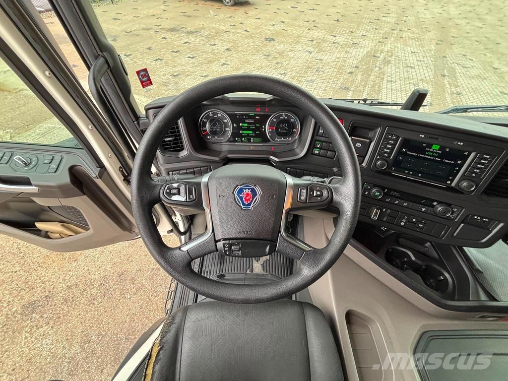 Scania P 220 4x2 BOX L=7593 mm Camiones con caja de remolque