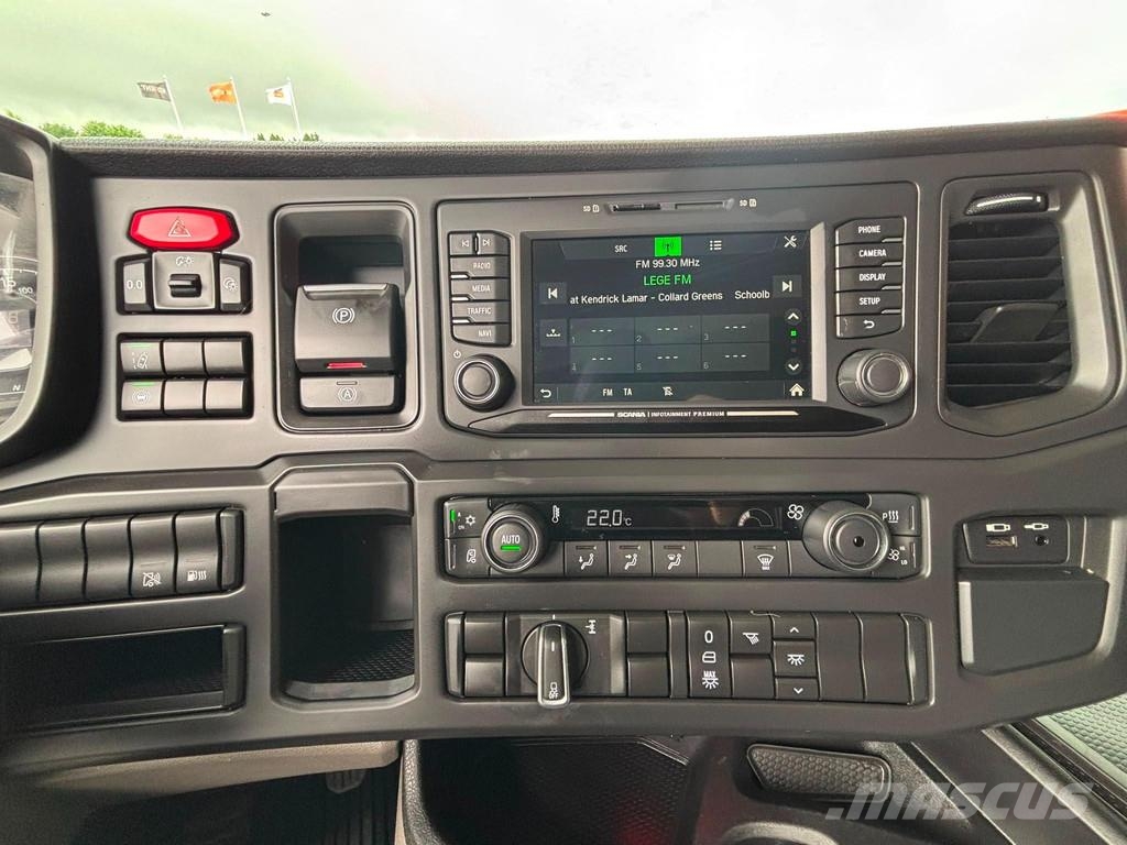 Scania P 220 4x2 BOX L=7593 mm Camiones con caja de remolque