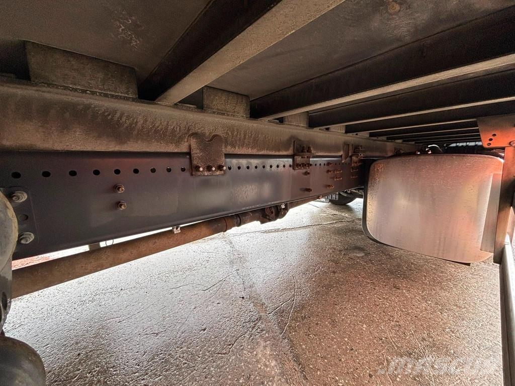 Scania P 220 4x2 BOX L=7593 mm Camiones con caja de remolque