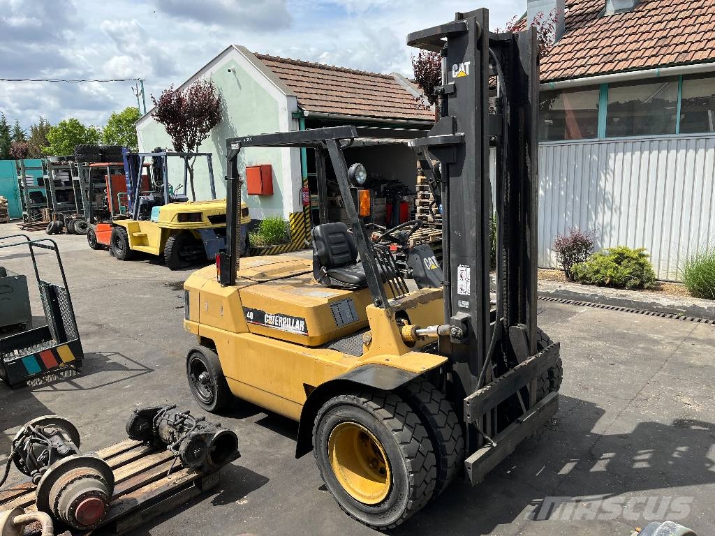 CAT DP40TAC V-3036 IO شاحنات الديزل