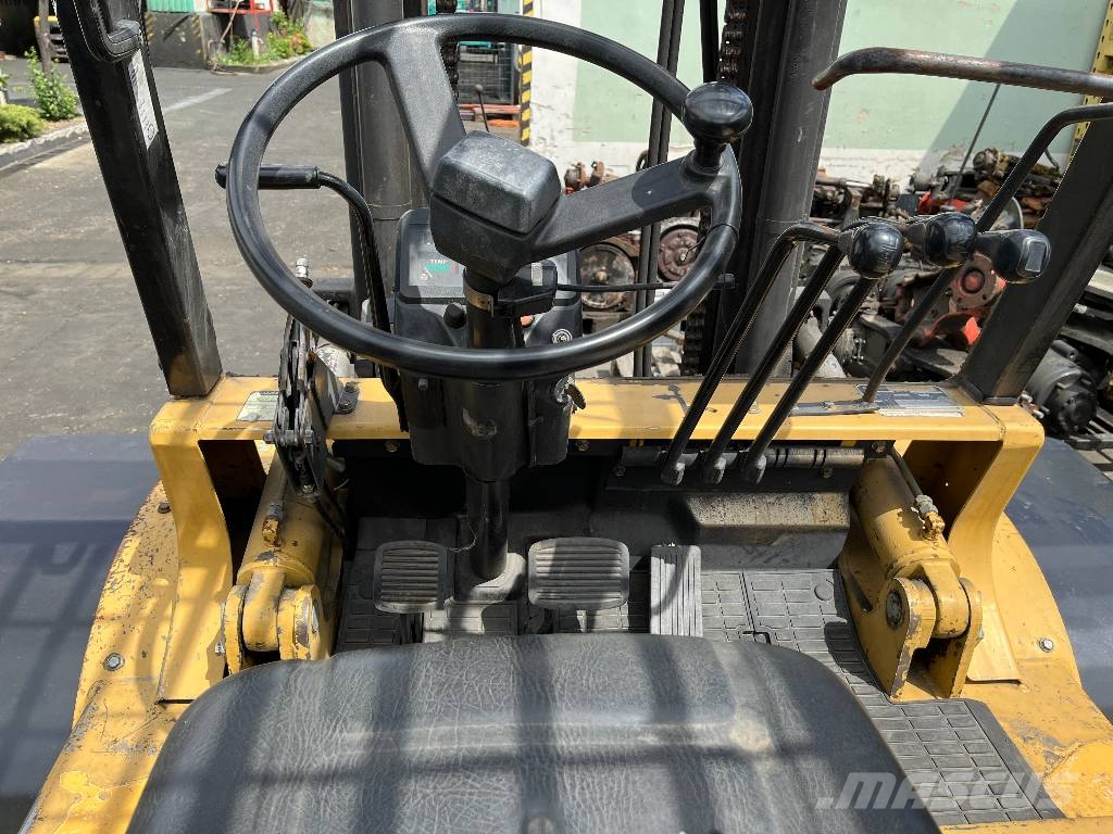 CAT DP40TAC V-3036 IO شاحنات الديزل