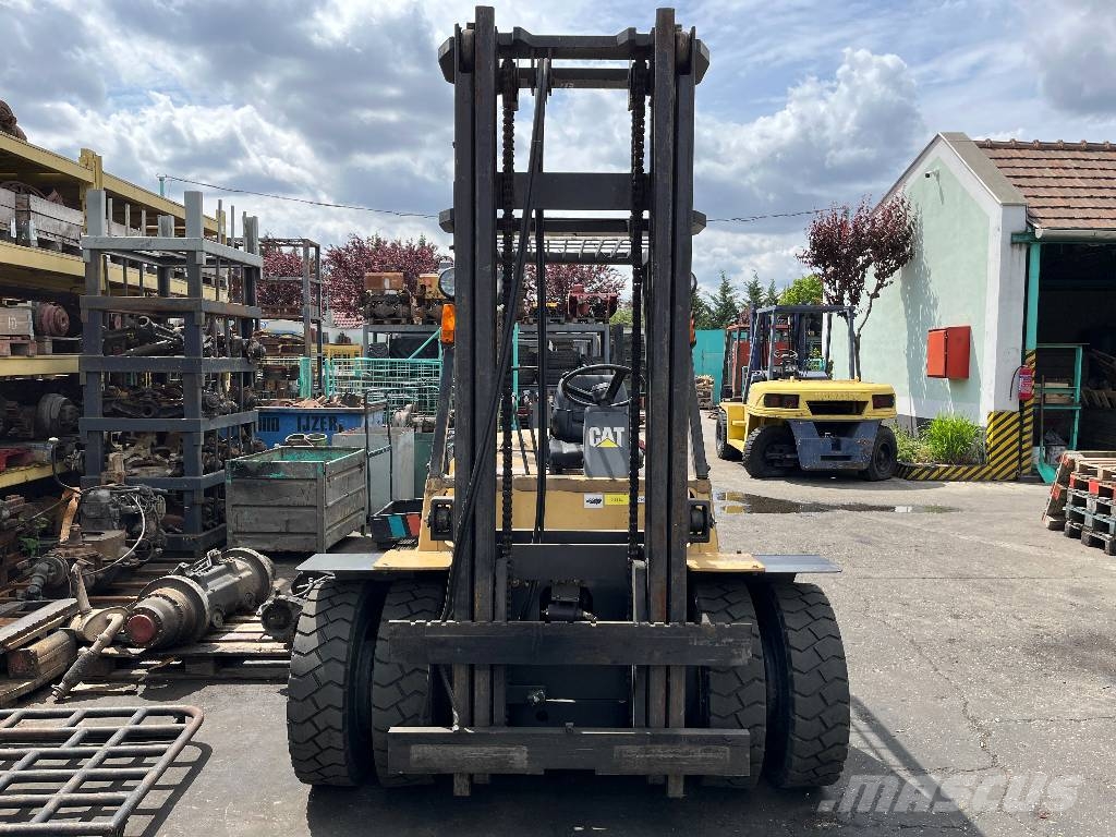 CAT DP40TAC V-3036 IO شاحنات الديزل
