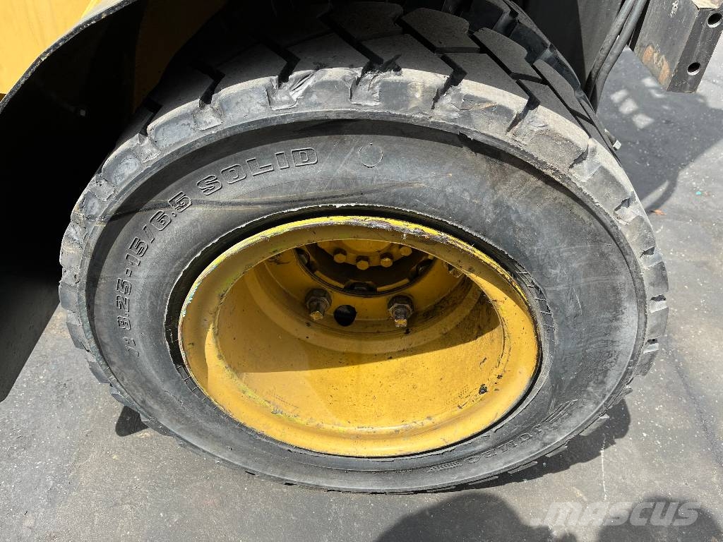 CAT DP40TAC V-3036 IO شاحنات الديزل