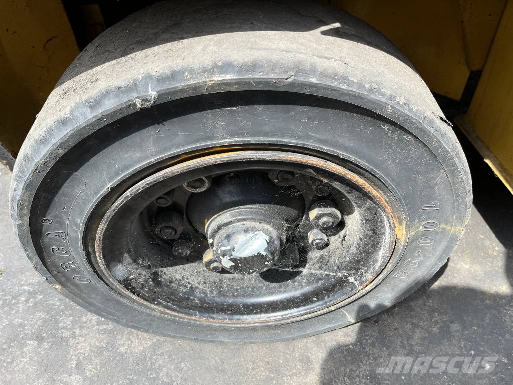CAT DP40TAC V-3036 IO شاحنات الديزل