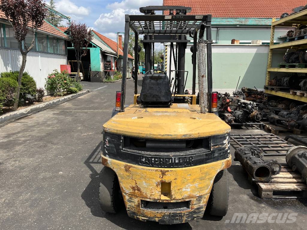 CAT DP40TAC V-3036 IO شاحنات الديزل