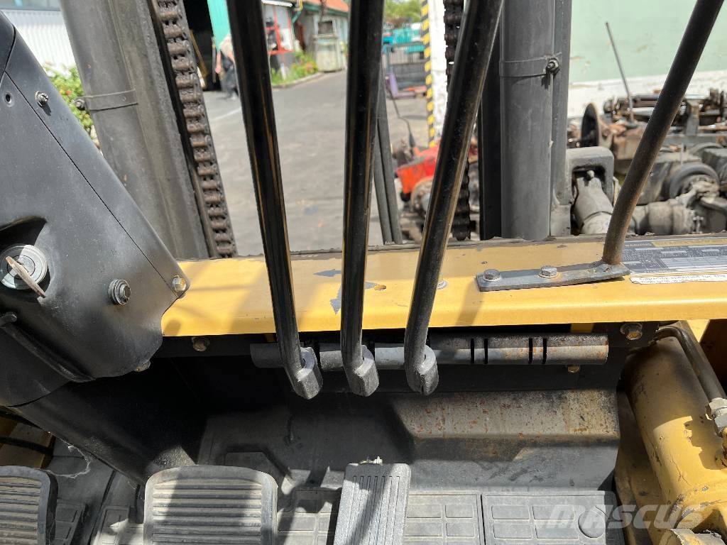 CAT DP40TAC V-3036 IO شاحنات الديزل