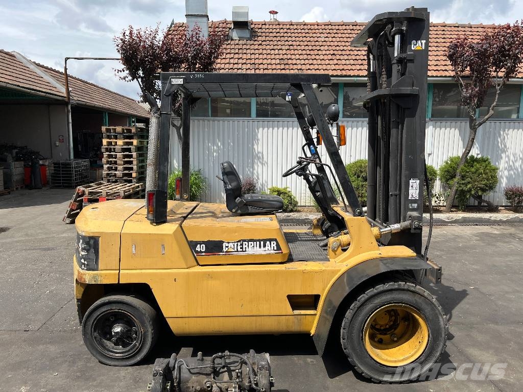 CAT DP40TAC V-3036 IO شاحنات الديزل