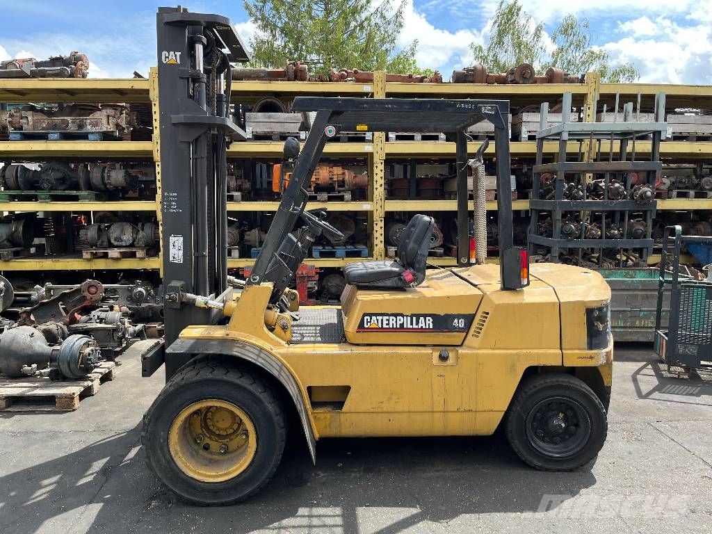 CAT DP40TAC V-3036 IO شاحنات الديزل