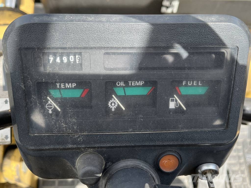 CAT DP40TAC V-3036 IO شاحنات الديزل