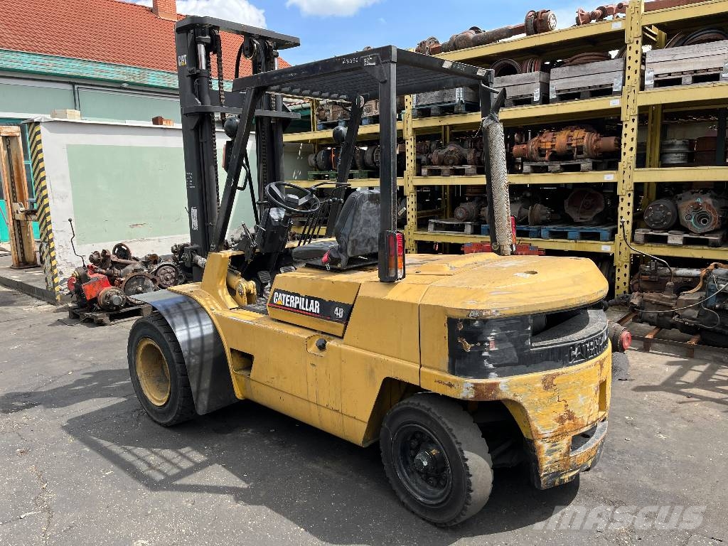 CAT DP40TAC V-3036 IO شاحنات الديزل