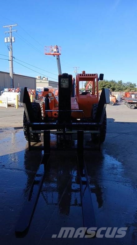 SkyTrak 10054 Telescopic handlers